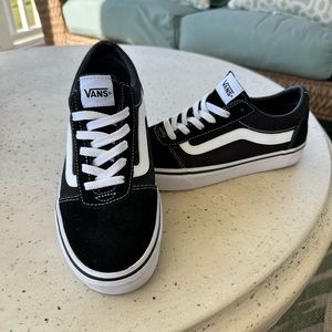 Women’s Vans Old Skool sneaker shoes